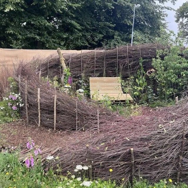 Aki igazán ügyes és elszánt egy autentikus kerítést is építhet